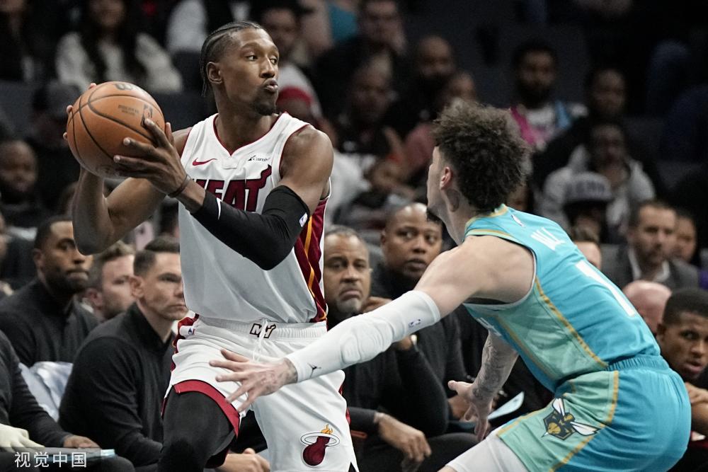 英媒：奥纳纳渴望重返曼联争夺一门，也不排除去英超其他球队（英媒称：奥纳纳盼回归曼联竞逐主力门将，亦不排除加盟英超其他球队）